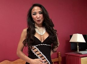 Marketable Asian MILF bringing off with respect to yourselves